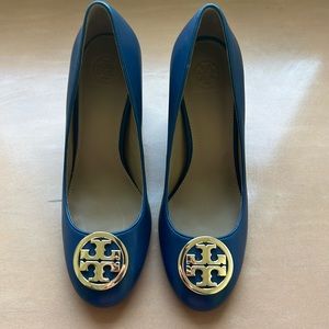 Tory Burch blue heels (new)